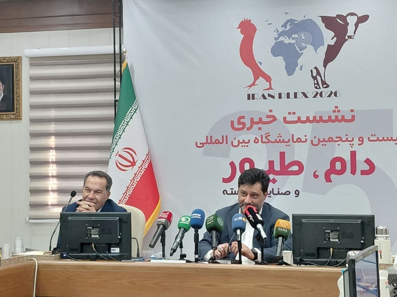 رونمایی از طرح‌های جدید صادراتی و تولید قراردادی مرغ در نمایشگاه دام و طیور/  امنیت غذایی در گروه  تأمین مالی