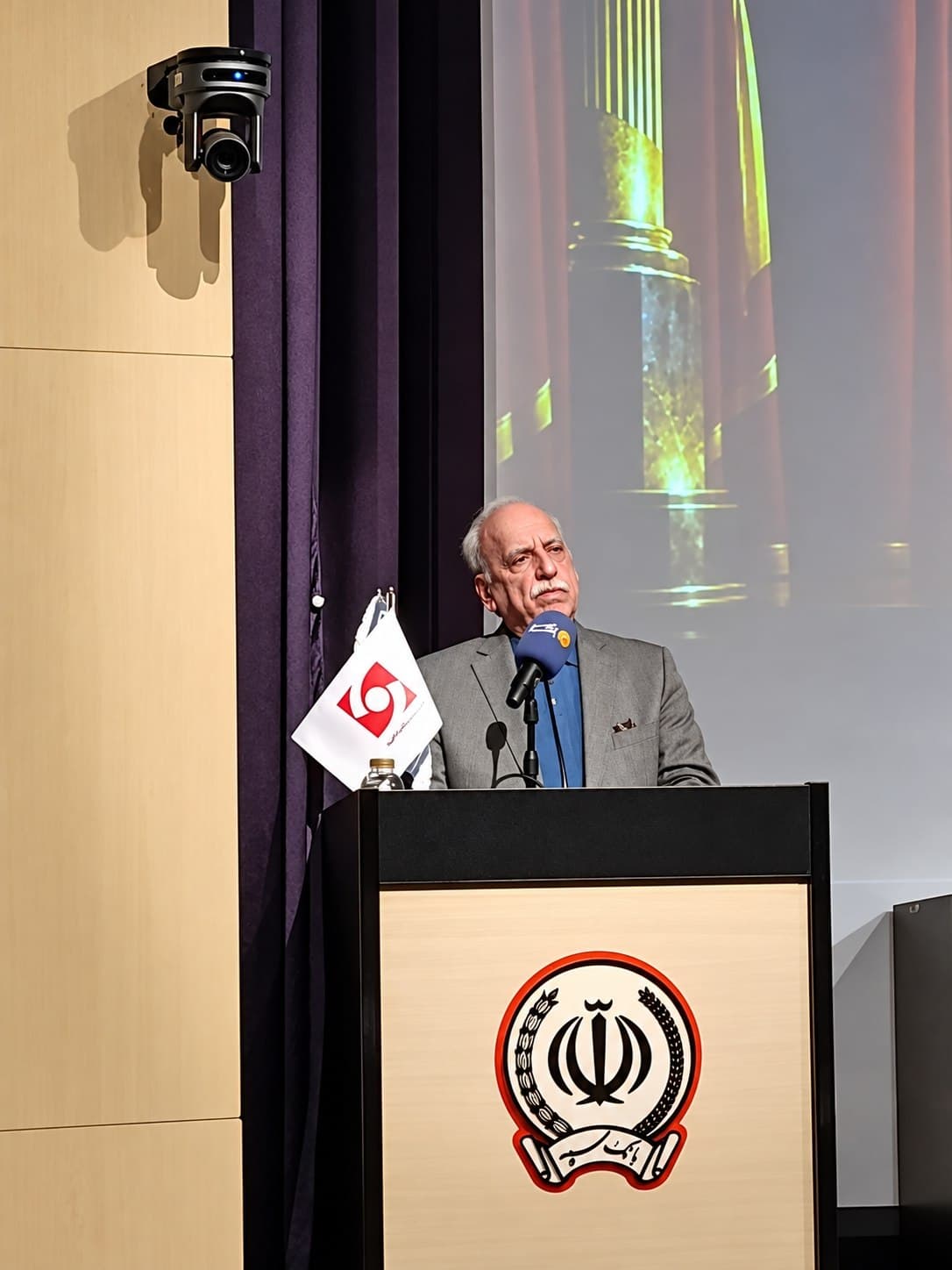 عبده‌تبریزی هشدار داد؛ هوش مصنوعی به‌سراغ مشاغل بازار سرمایه می‌آید