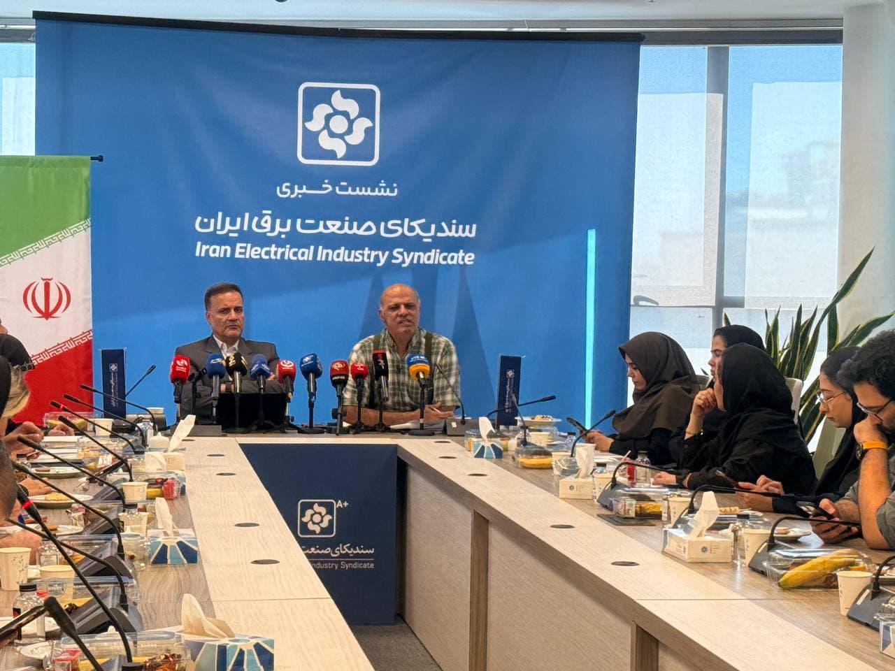 ۳۹۵ همت کسری، ۱۵۰ میلیارد دلار نیاز و فقط ۵ میلیارد دلار منابع؛    صنعت برق در آستانه بحران