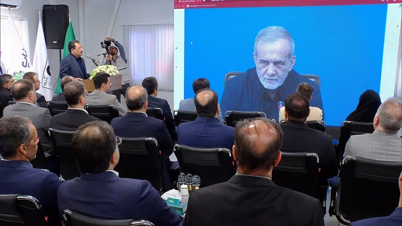 افتتاح رسمی فاز اول نیروگاه خورشیدی گروه فولاد مبارکه/ ۲۴۰ مگاوات برق خورشیدی فولاد مبارکه تا مهر امسال وارد مدار میشود