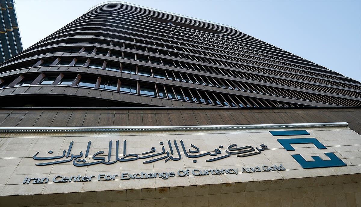 نرخ ارز تالار اول حذف شد/ بازار آزاد در حال فاصله گرفتن از نرخ دلار مرکز مبادله