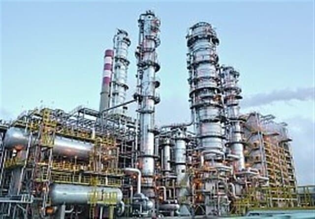 پتروشیمی‌ها بیشترین ارزآوری و بانک‌ها بیشترین اشتغال را دارند