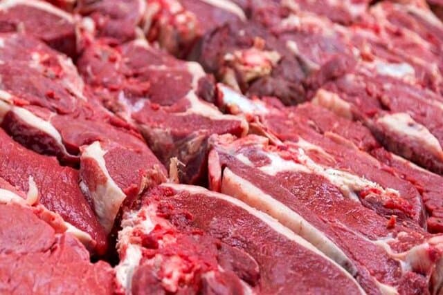 عرضه گوشت‌های گرم وارداتی به شیوه جدید/ مردم دیگر در صف نمی‌مانند