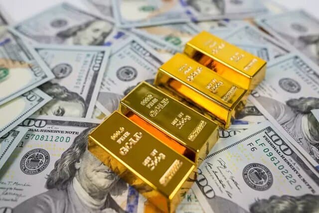 جهش طلای جهانی و اخبار منفی عامل نوسان بازار ارز