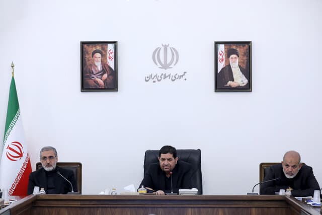 تاکید مخبر بر حمایت از بازار بورس و دستور به وزیر اقتصاد و رئیس بانک مرکزی