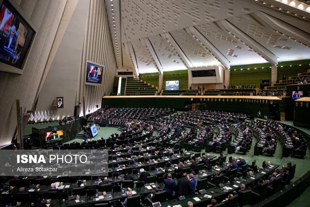 همتی: همت خود را برای رفع مشکلات اقتصادی به کار خواهم گرفت