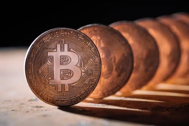 ترامپ مسیر بیت‌کوین و دلار را تغییر می‌دهد؟