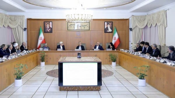 تصویب لایحه دو فوریتی واگذاری اختیار تعیین ساعت رسمی کشور به دولت