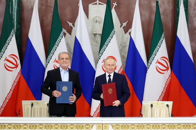 پوتین معاهده مشارکت راهبردی ایران و روسیه را امضا کرد