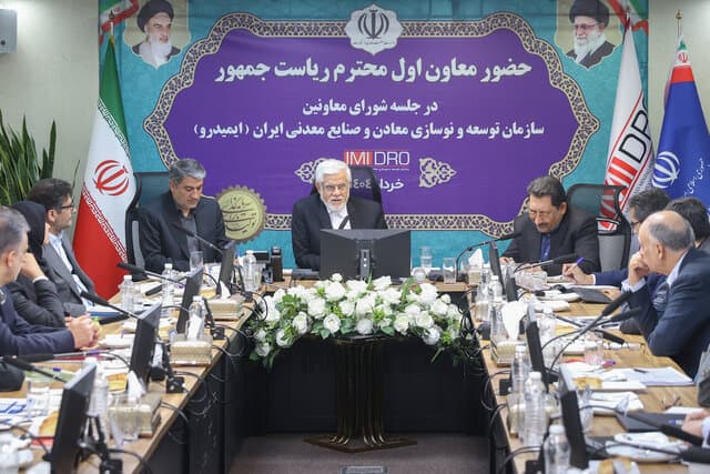با عدد و رقم‌سازی نمی‌توانیم ثروت ملی ایجاد کنیم/تاکید بر راهبرد جایگزینی معدن به جای نفت