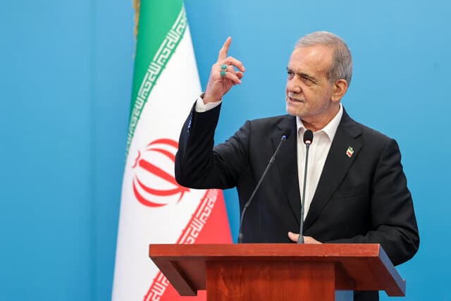 پزشکیان: ایران اسلامی از تمامیت ارضی خود تمام‌قد دفاع مشروع کرد