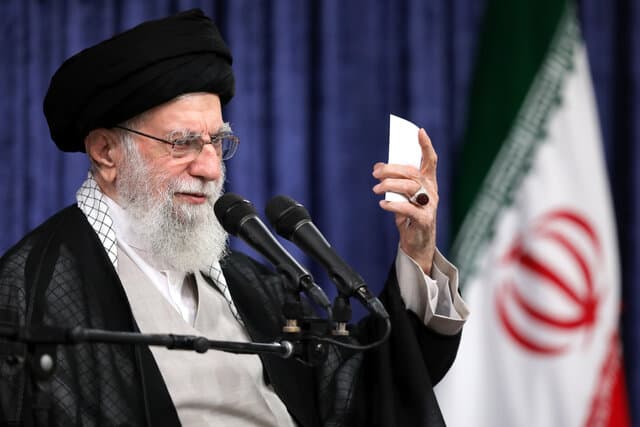 هشدار رهبر انقلاب به دشمنان ایران، تیتر یک رسانه‌های جهان