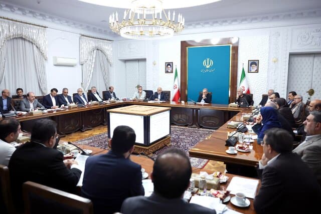 پزشکیان: با مدیریت صحیح منابع، پروژه‌های نیروگاه‌های تجدیدپذیر بدون فشار بر ذخایر ارزی اجرا می‌شوند