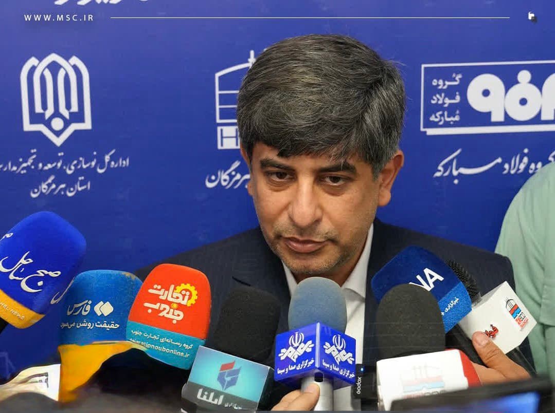 فولاد مبارکه ۲۷۰ میلیون دلار طرح در هرمزگان اجرا می‌کند/ صنایع بزرگ باید به سواحل منتقل شوند