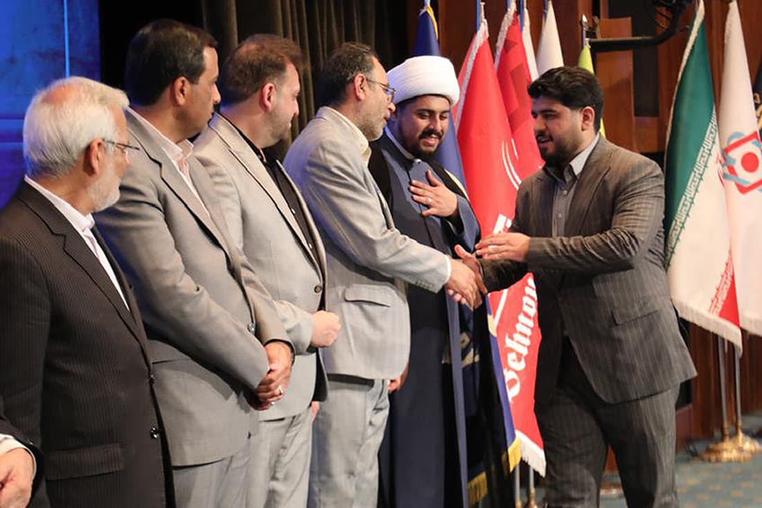 اعطای نشان تعهد محیط زیست به فولاد کاوه جنوب کیش