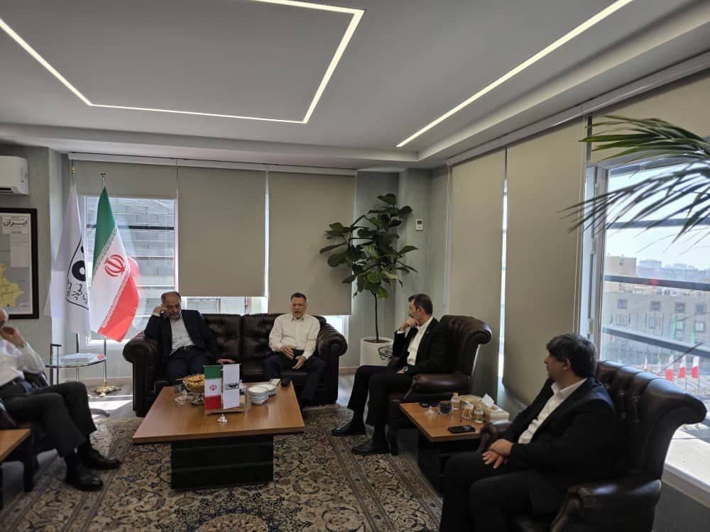 هم‌نشینی مدیران عامل ادوار فولاد مبارکه با سعید زرندی؛ از مرور گذشته تا ترسیم افق آینده صنعت فولاد