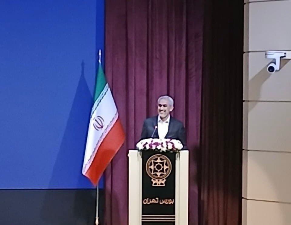دولت، اقتصاد را رها نکرده است