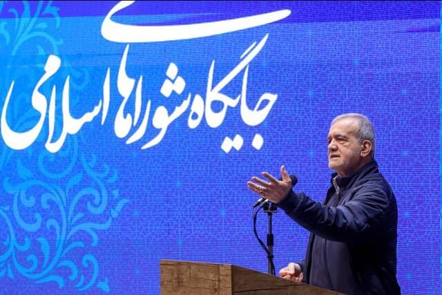 پزشکیان: مصمم به قطع همه مسیرهای رانت و رشوه هستیم/به فکر رأی دوره بعد نیستم
