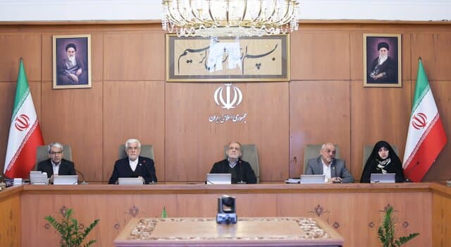تاکید پزشکیان در رسیدگی به خانواده‌ آسیب‌دیدگان و پیگیری برای تسریع در آزادی زندانیان