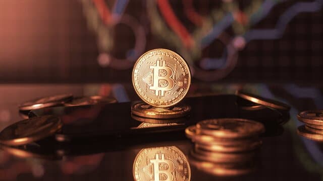 بیت‌کوین منتظر سیگنال‌های جدید ماند