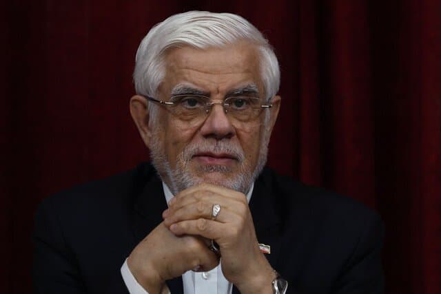 عارف: ایران در روند مذاکرات در چارچوب راهبرد «عزت، مصلحت و حکمت» حرکت می‌کند