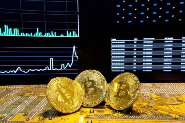 بیت‌کوین روی دور بدبیاری ماند