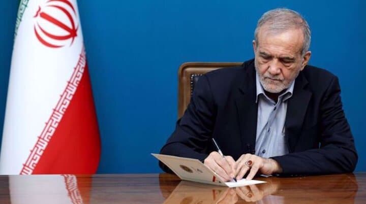 پزشکیان: دولت صیانت از حقوق و معیشت کارگران را وظیفه خود می‌داند