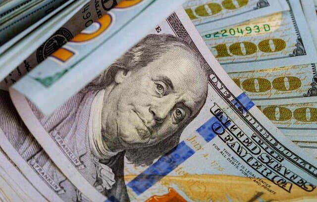 نرخ تسعیر دارایی‌ها و بدهی‌های ارزی بانک‌ها برای گزارشگری پایان سال 1404 بر مبنای نرخ خرید حواله‌ مرکز مبادله ایران ابلاغ شد؛ هر یورو 1,568,762 و هر دلار 1,362,358 ریال