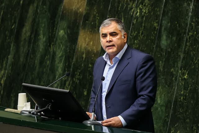 منابع حاصل از کاهش واردات بنزین صرف بهبود معیشت مردم می‌شود