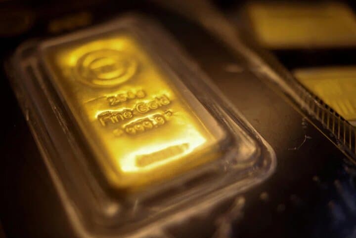طلای جهانی از پیشروی بیشتر باز ماند