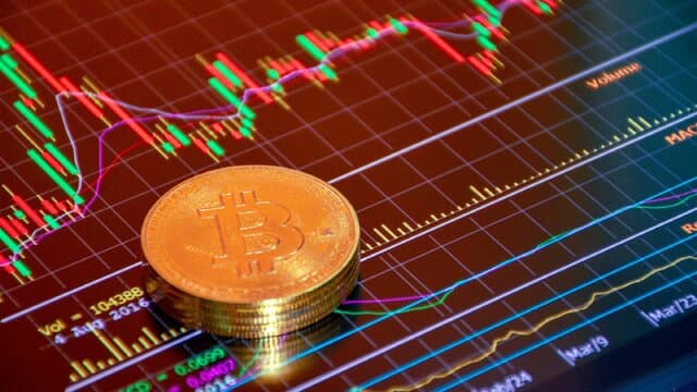 پیش‌بینی احتمال سقوط بیت‌کوین به زیر ۵۰ هزار دلار