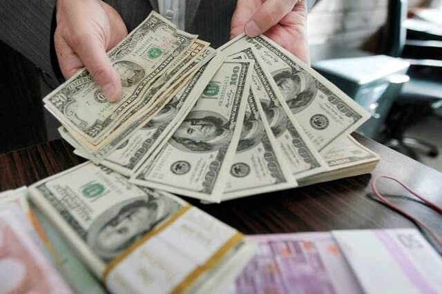 دلار بهتر است یا صندوق‌های ارزی؟