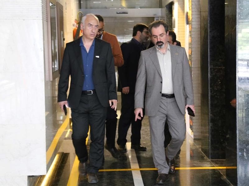 بازدید وزیر تعاون، کار و رفاه اجتماعی از بخش‌های آسیب‌دیده از جنگ پتروشیمی جم