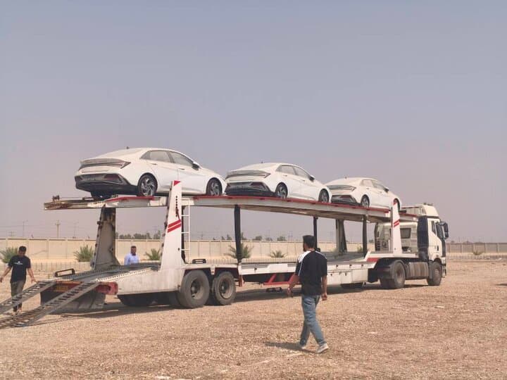 نخستین محموله خودروهای منطقه آزاد مهران وارد شد