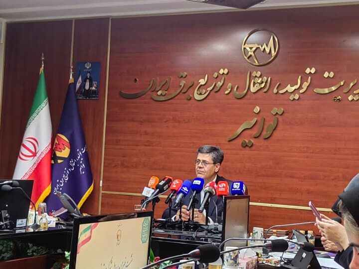 کاهش ۵۴ درصدی قطع و وصل برق در کشور/ آماده عبور از زمستان می‌شویم