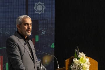 وزیر اقتصاد: کنترل نرخ ارز در دستور کار دولت است