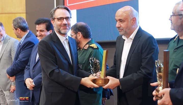 نشان ملی اقتصاد مقاومتی در دستان فولاد کاوه جنوب کیش