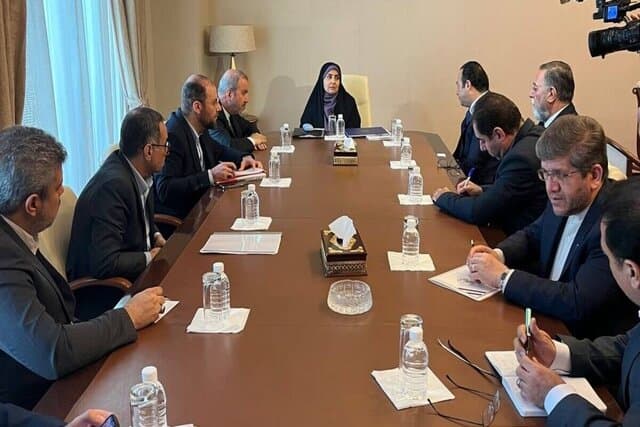مذاکره وزیر راه و شهرسازی با سرمایهگذاران و پیمانکاران بخشخصوصی در عراق