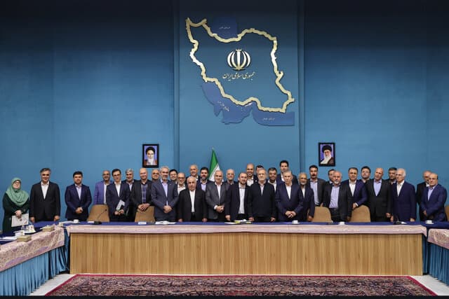 پزشکیان: از کمک بخش خصوصی برای اصلاحات اقتصادی استقبال و حمایت میکنیم