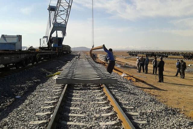 ۸۰ کیلومتر از مسیر راهآهن رشت - آستارا تحویل پیمانکار روسی شد