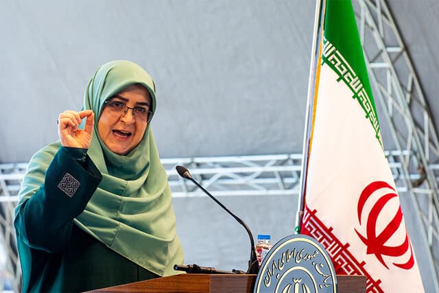 توضیحات مهاجرانی درباره احتمال سه نرخی شدن بنزین، مقابله با اخبار جعلی و بازداشتهای اخیر