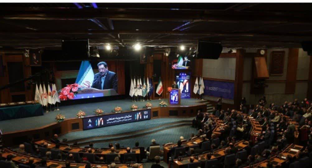 یک درخشش فولادی در عصر صنعت ناتراز