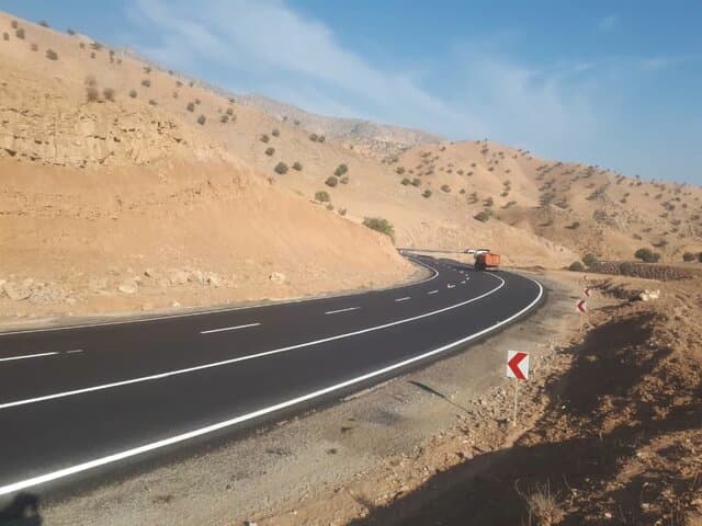 راهداری با کمبود اعتبار روکش آسفالت جادههای کشور مواجه است
