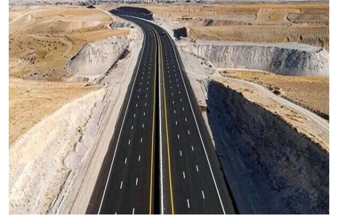 بیش از ۳۰۰۰ کیلومتر شبکه آزادراهی داریم/ انسداد در آزادراهها را به حداقل میرسانیم