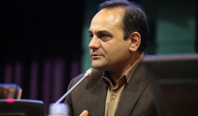 معیشت مردم قربانی ارز چند نرخی/ مجلس جلوی رانت را بگیرد